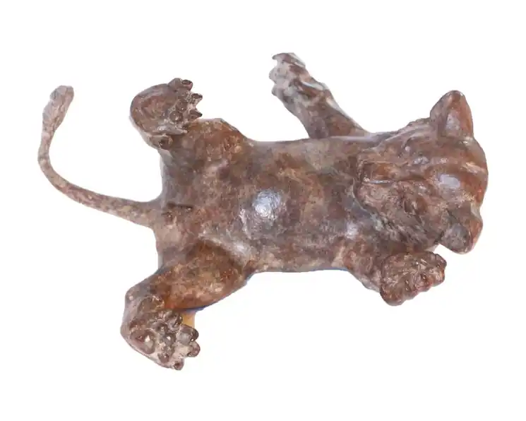 ▷ Lionceau sur le dos by Jean Lemonnier, 2020 | Bronze Sculpture for Sale Price Cut