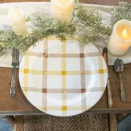 Charming Cottage Plaid Charger Plate Set of 4 Luxury
